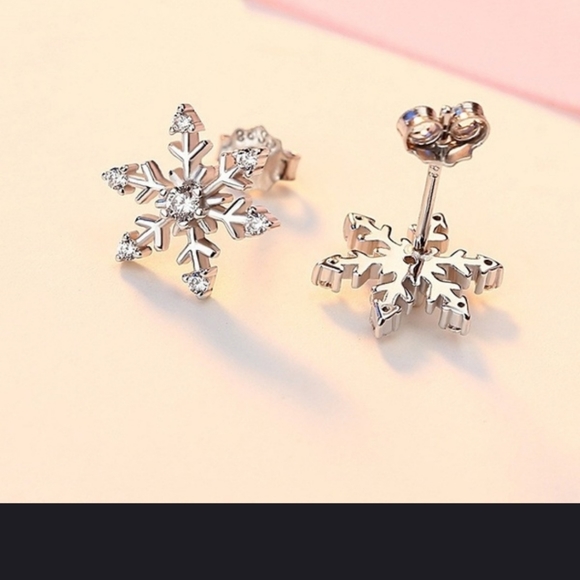 ❄❄Gorgeous CZ Snowflake earrings❄❄ - Picture 3 of 10